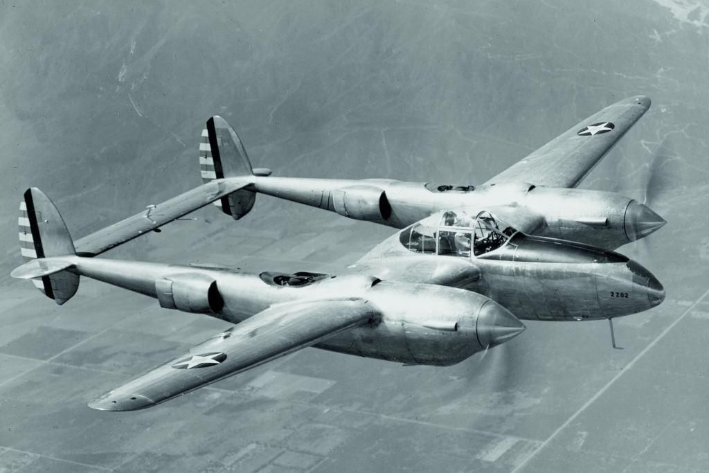 YP-38 Молния в полете