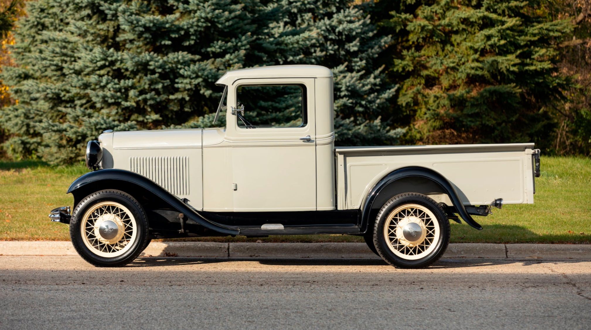 The profile of the 1932 Ford Model B.