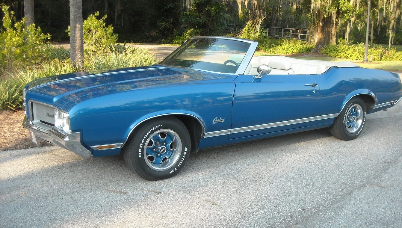1970 Oldsmobile Cutlass Supreme Convertible Blue Side Profile 