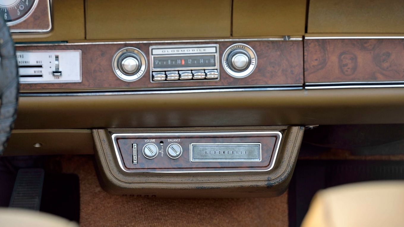1970 Oldsmobile Cutlass Supreme Convertible Interior Center Console
