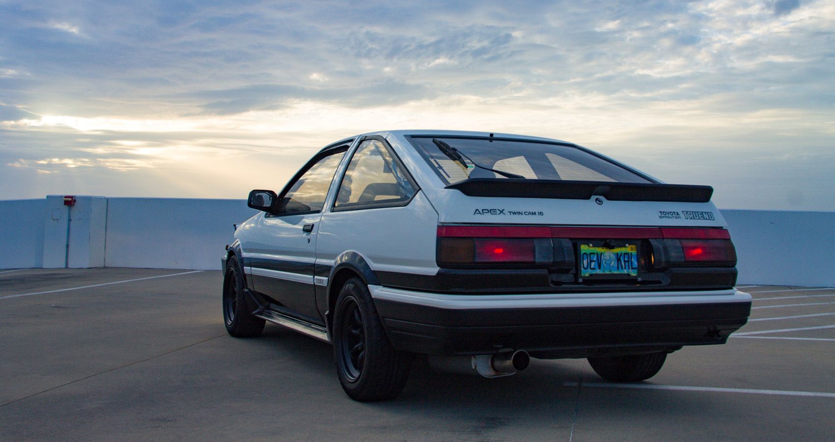 1986 Toyota Sprinter Trueno GT-Apex JDM Classic In White Over Black