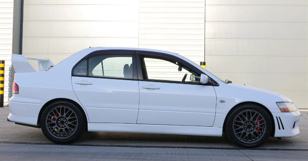 2001 Mitsubishi Lancer Evo 7 side