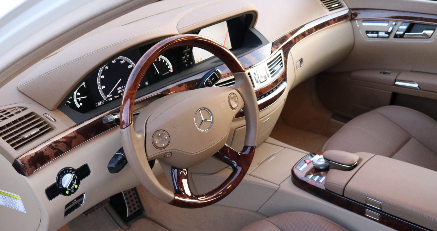 2009 Mercedes-Benz S class interior 