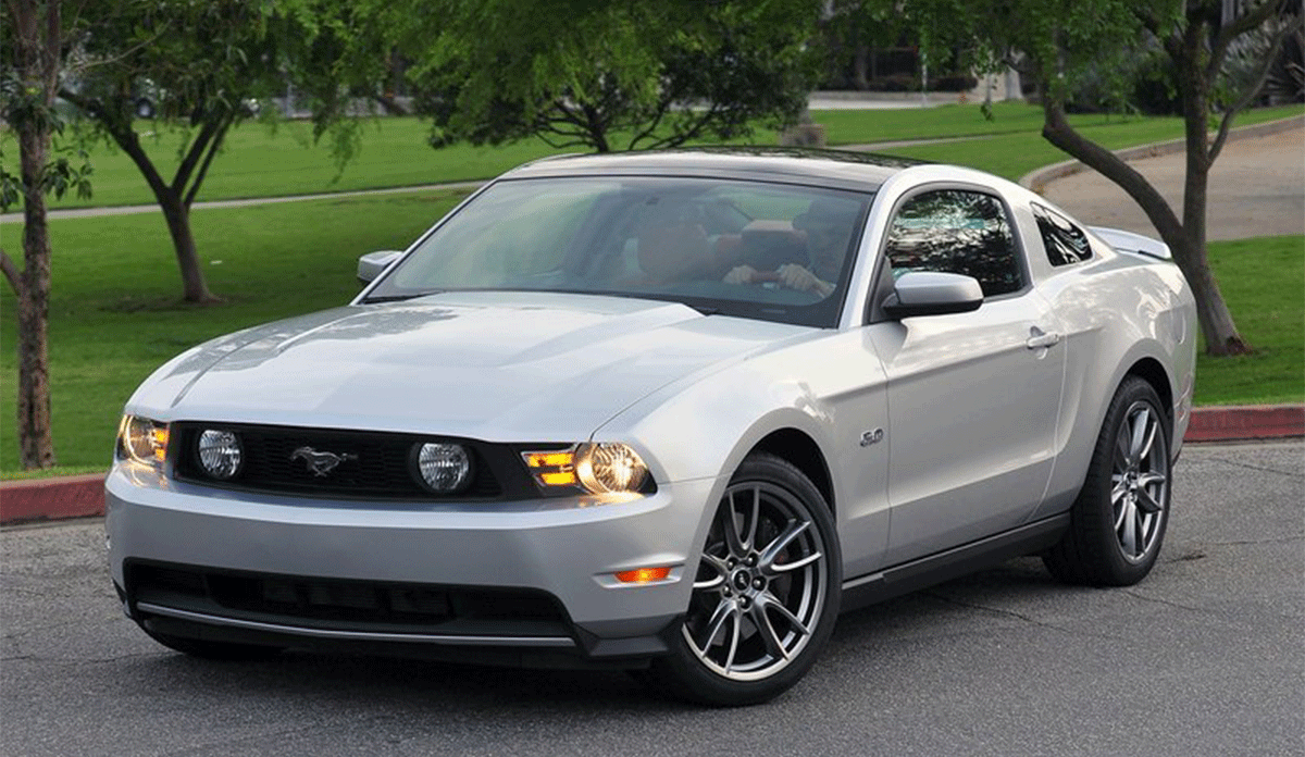 Ford Mustang GT 2012 em prata
