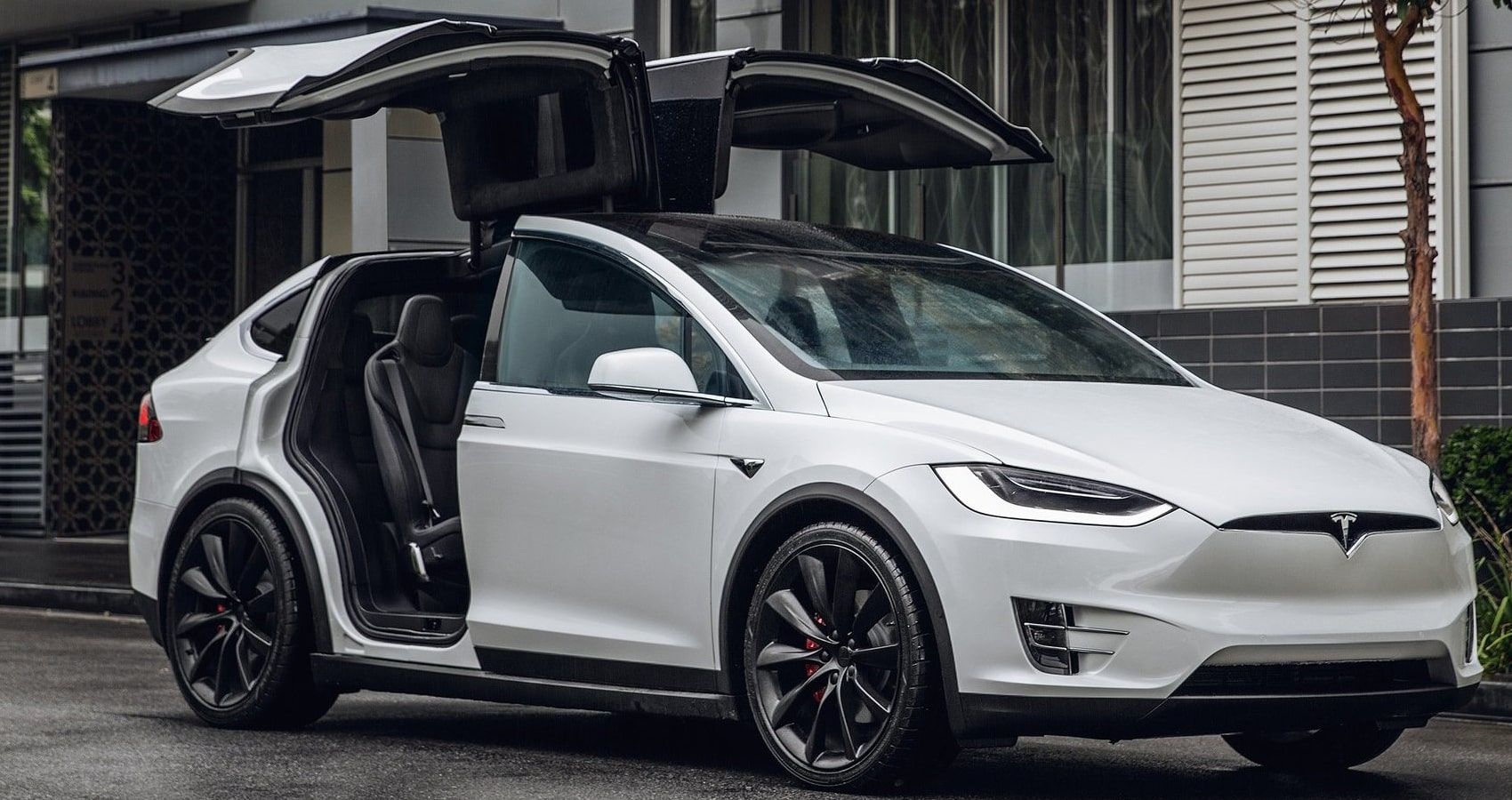 2017 Tesla Model X In White Front View