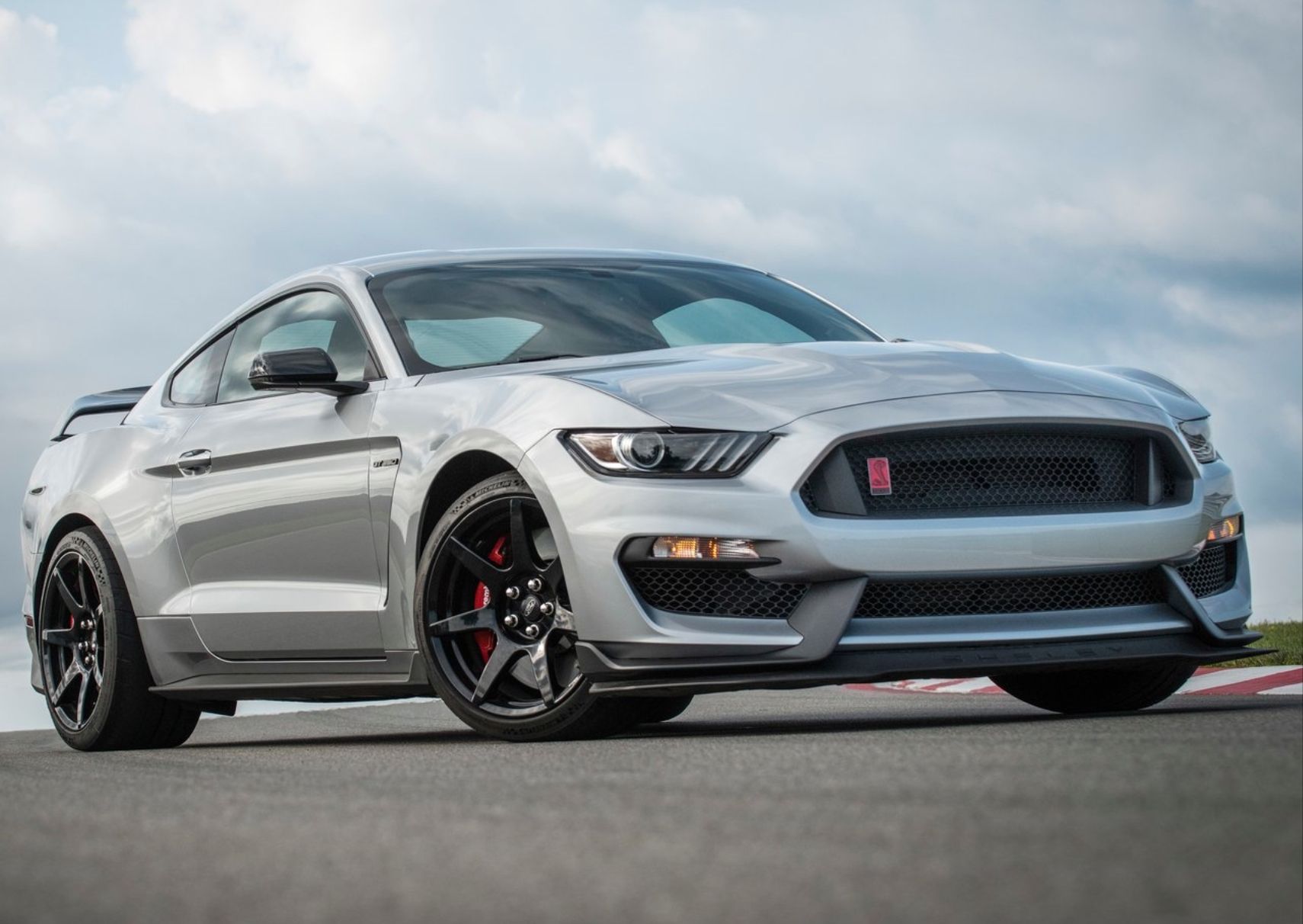 2020 Shelby GT350R Front Quarter View