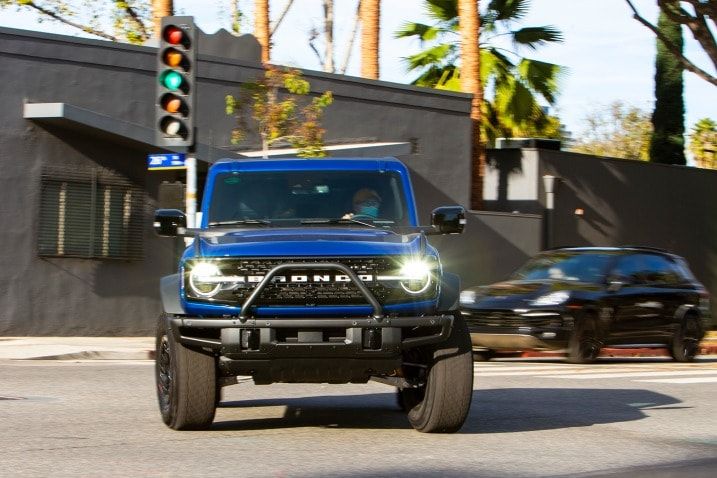 2021 ford bronco First Edition Lightning Blue