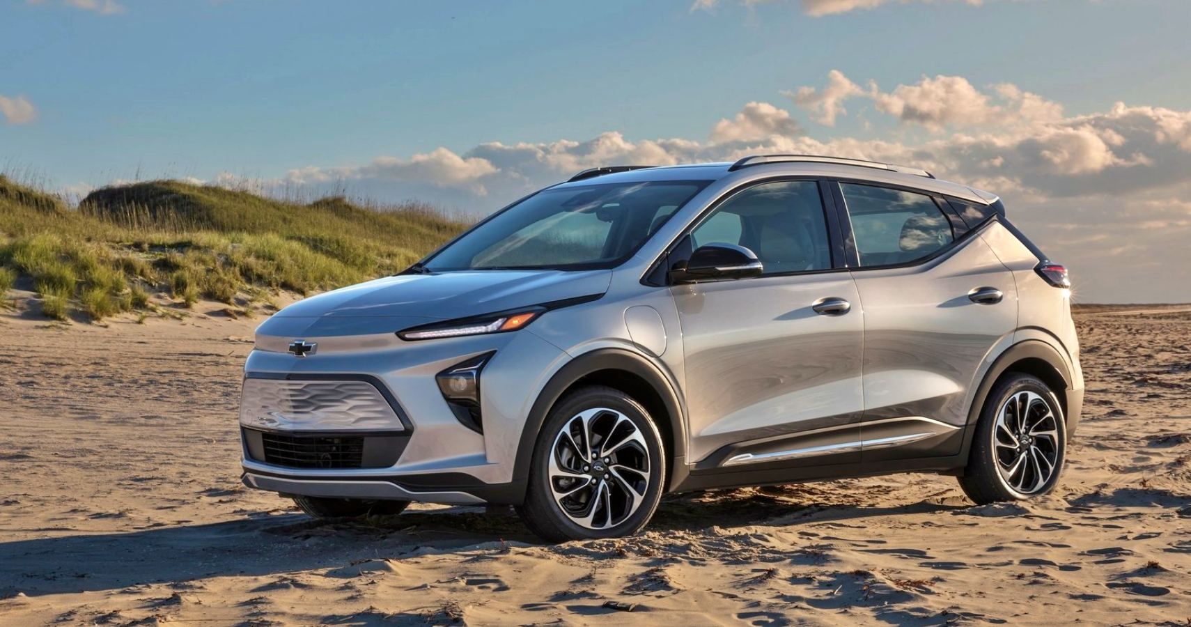 2022 Chevrolet Bolt EUV Front Three Quarters Featured