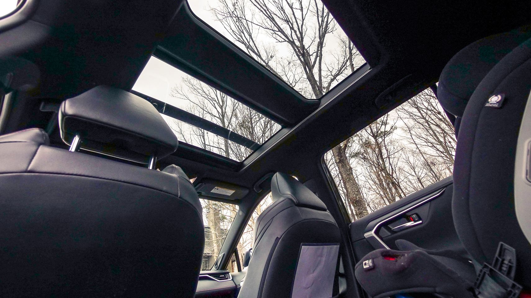 Крыша Toyota RAV4 Prime pano 2022 года выпуска