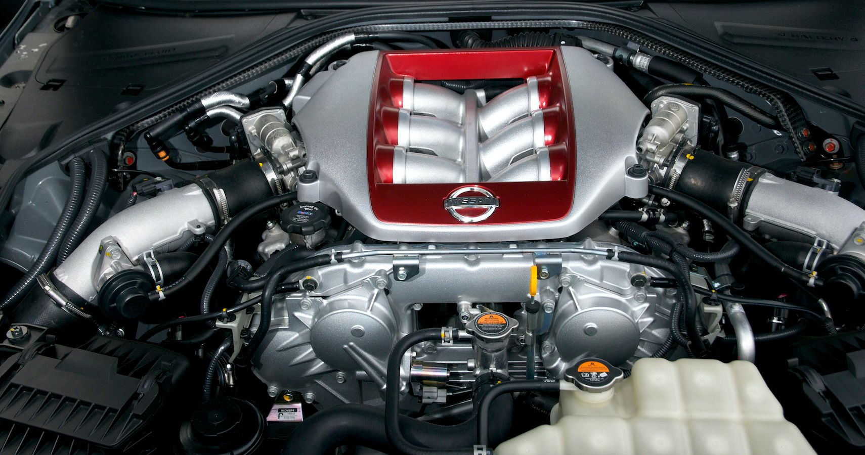 R35 Nissan GT-R Engine Bay