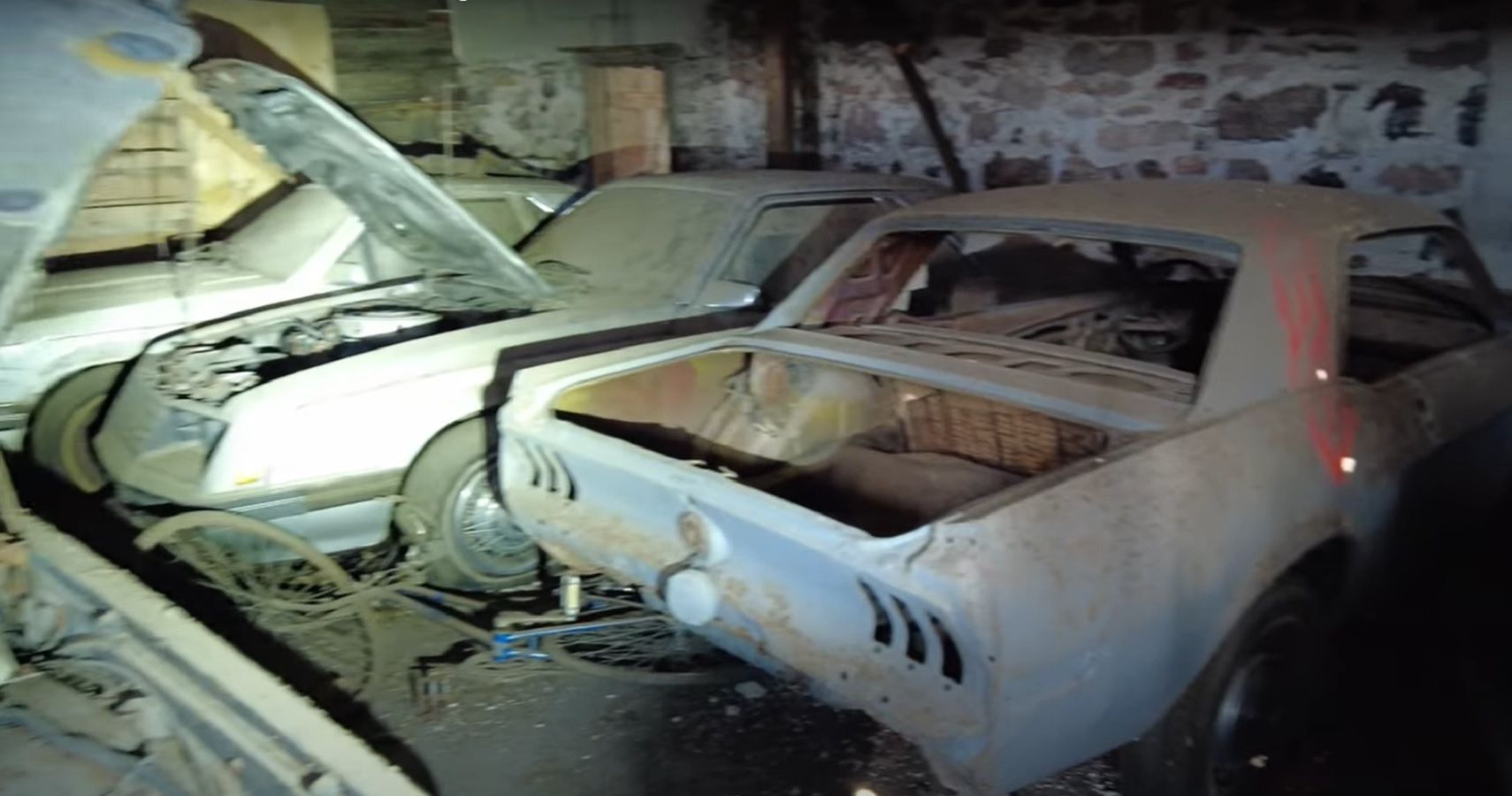 Huge Barn Find Discovered And Filmed By Trespassing Teens