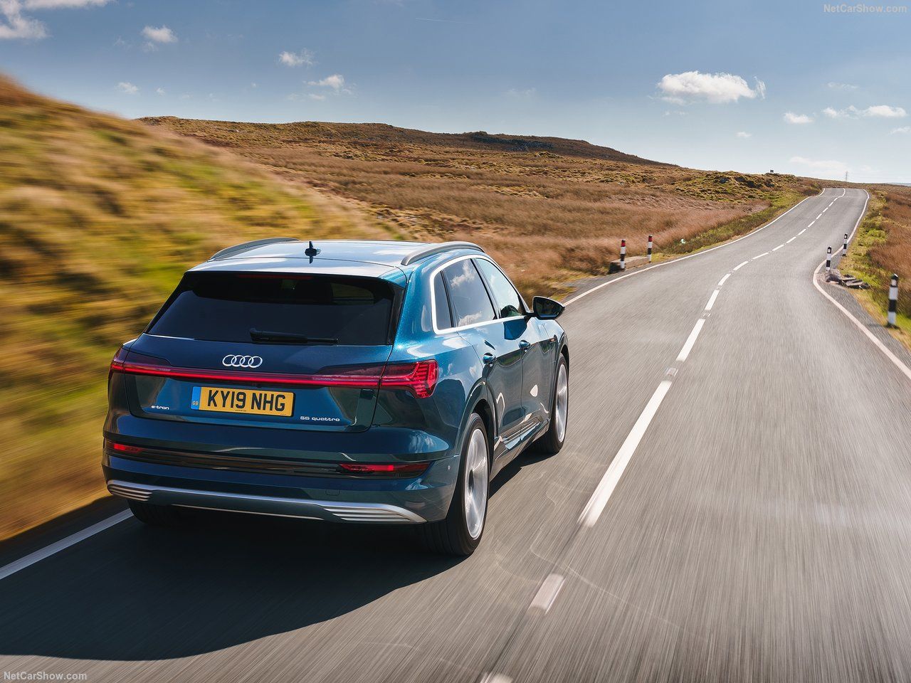 Audi-e-tron_UK-Version-2020-rear