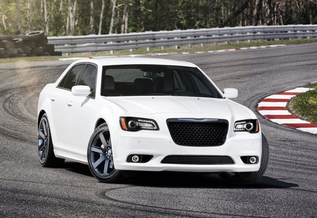 Chrysler-300_SRT8-2012