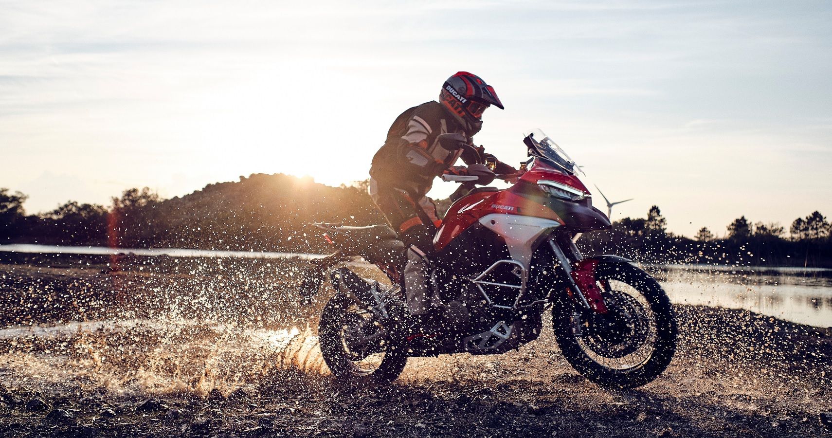 Equitação Multistrada V4S vermelha