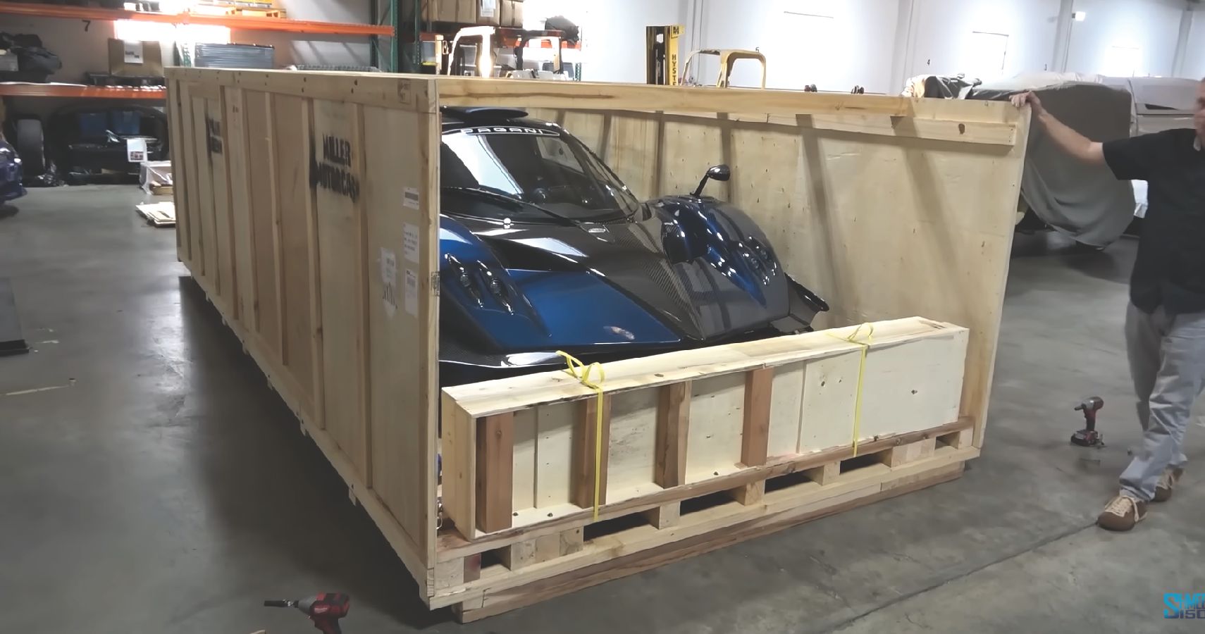 Shmee150 Unboxing Pagani Zonda Revolucion