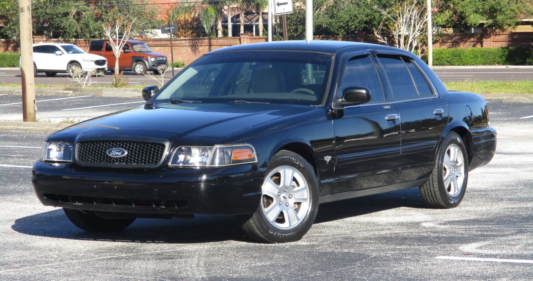 2011 Ford Crown Victoria front third quarter view