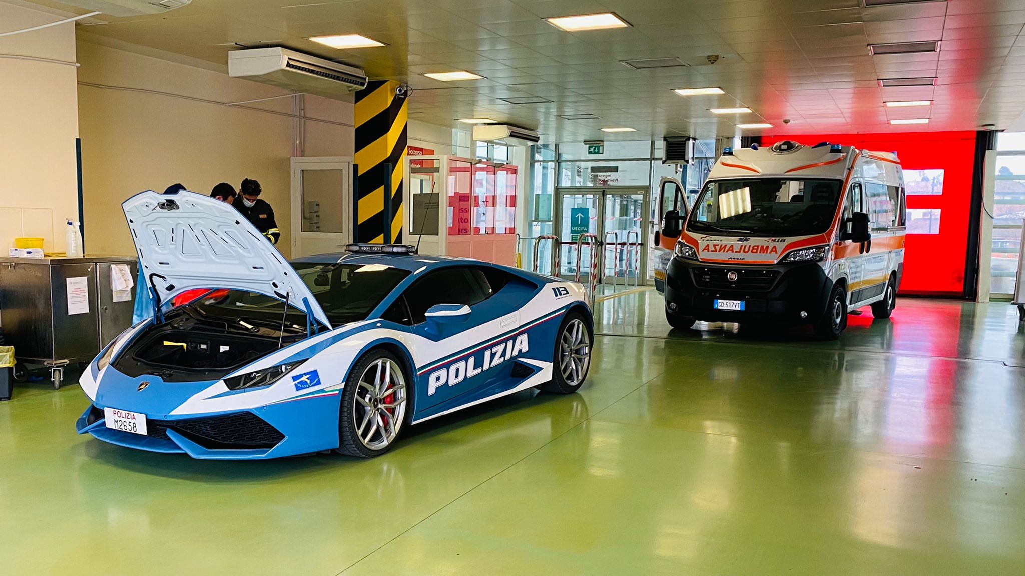 Heres How The Italian Police Really Use Their Lamborghini Huracan Supercars 6871