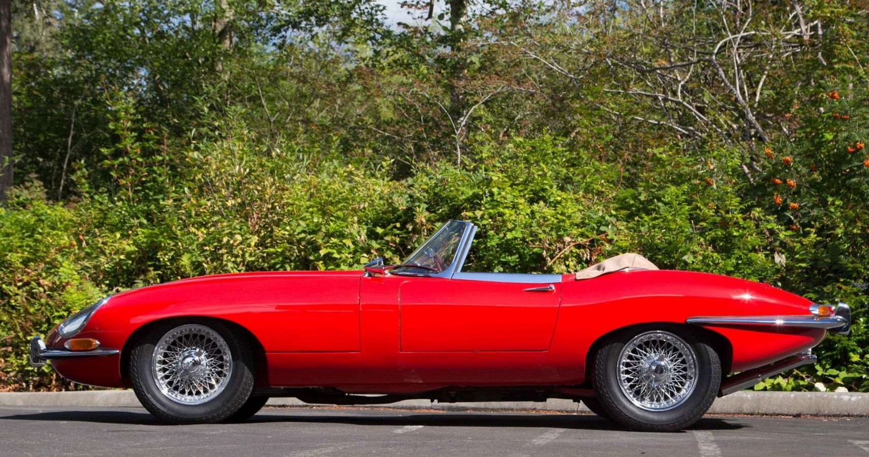 Jaguar E-Type S1 Roadster - side view