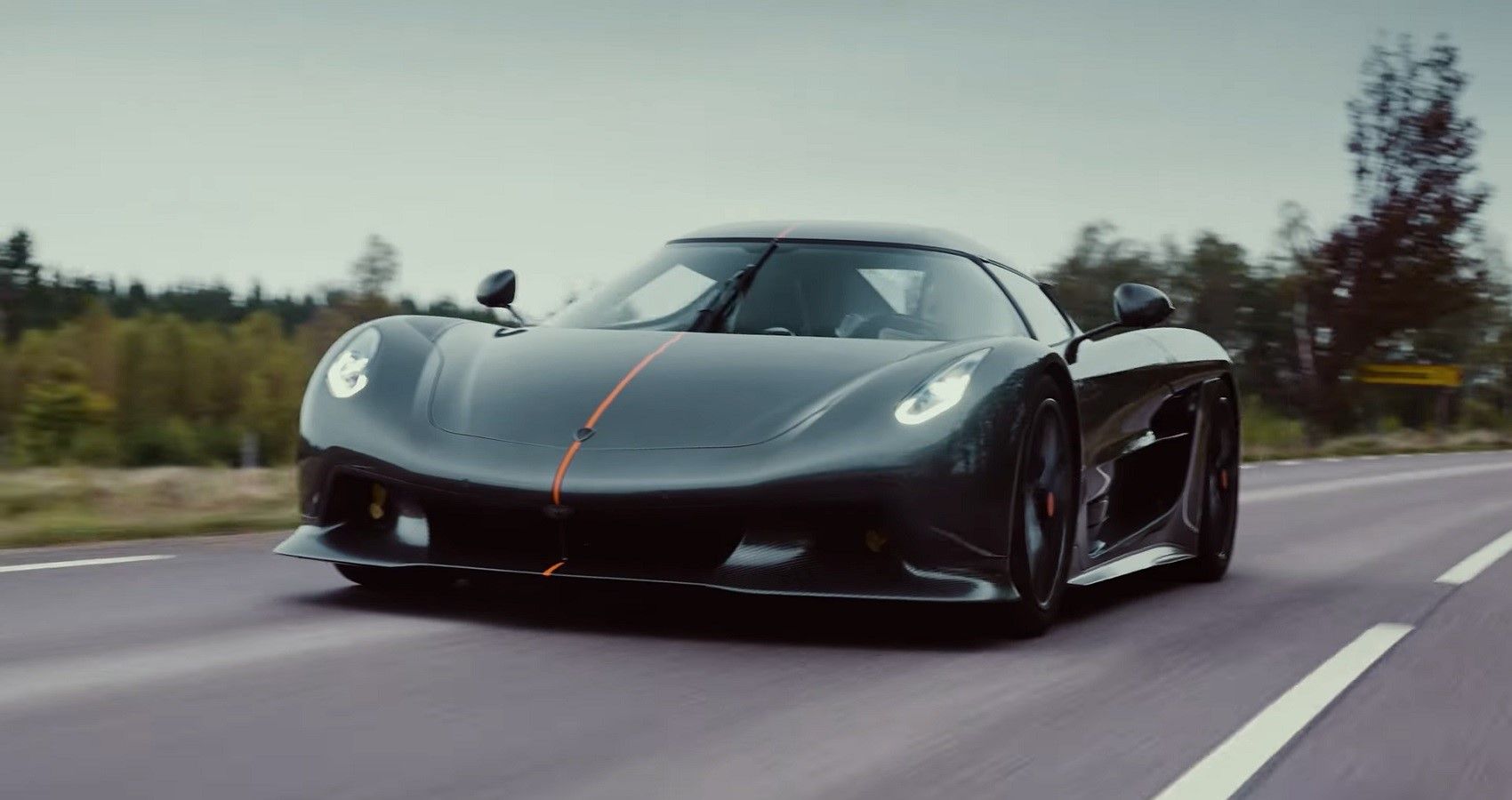 this-is-the-300-mph-koenigsegg-jesko-absolut-that-no-one-dares-to-take