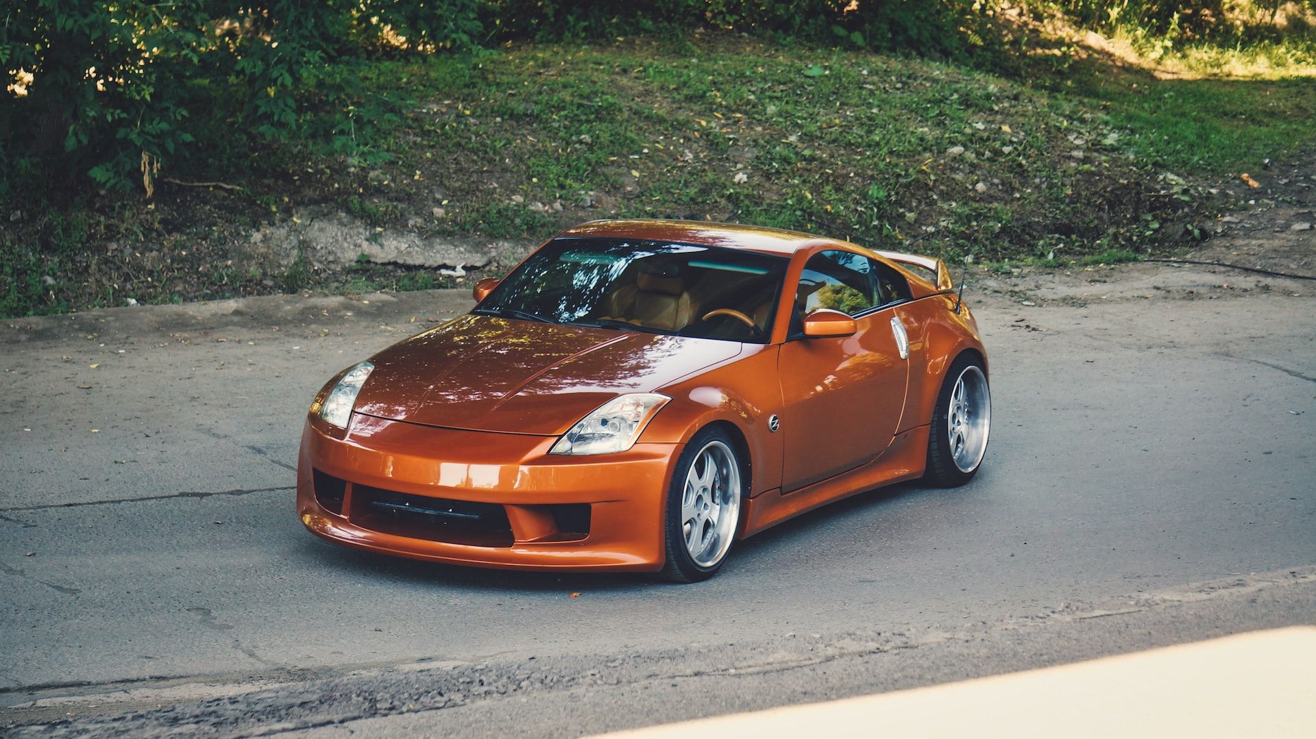 Modded Orange Nissan 350Z 