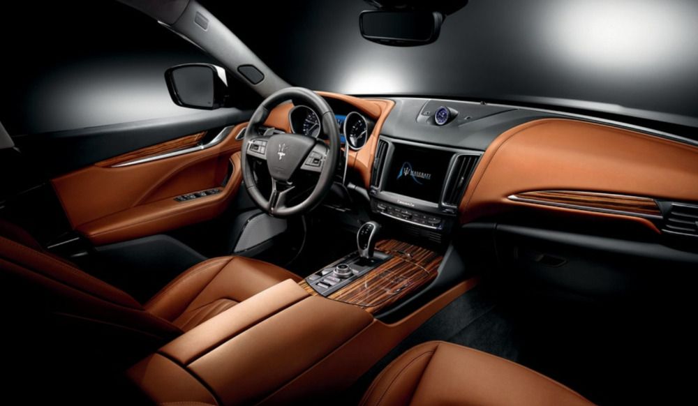 Maserati Levante Interior in Wood Grain And Leather