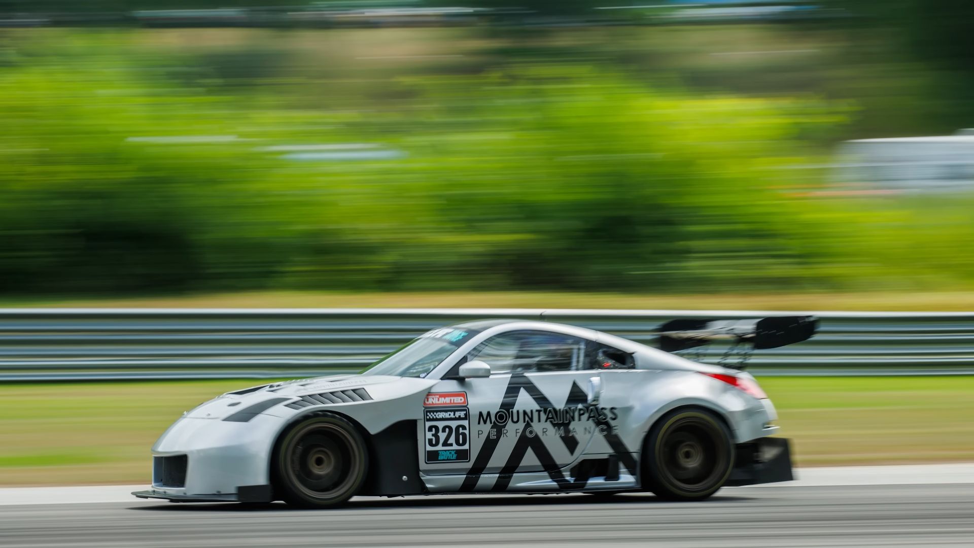 Nissan 350Z avec vue latérale F1 Kers