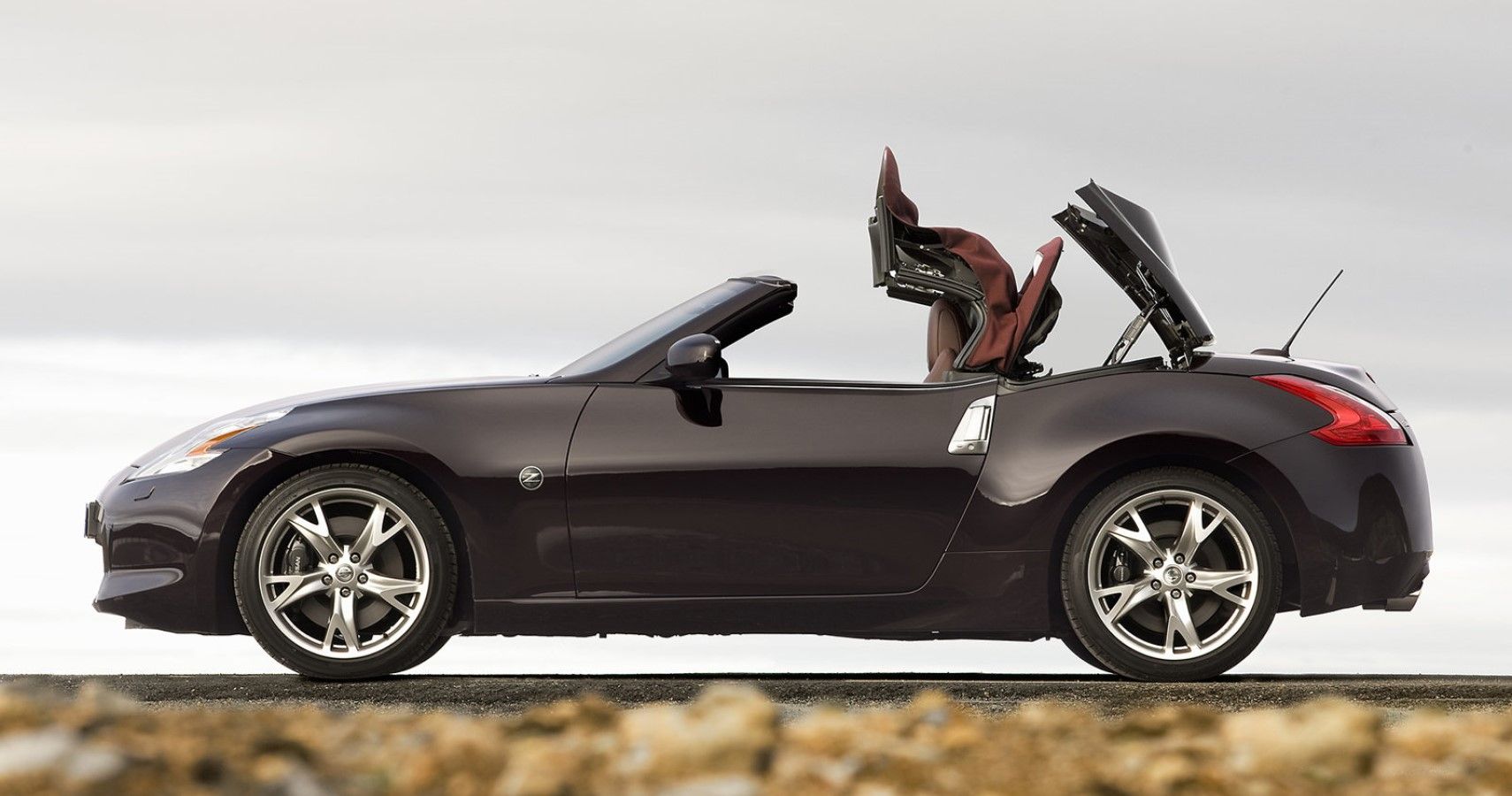 Nissan 370Z Roadster side view
