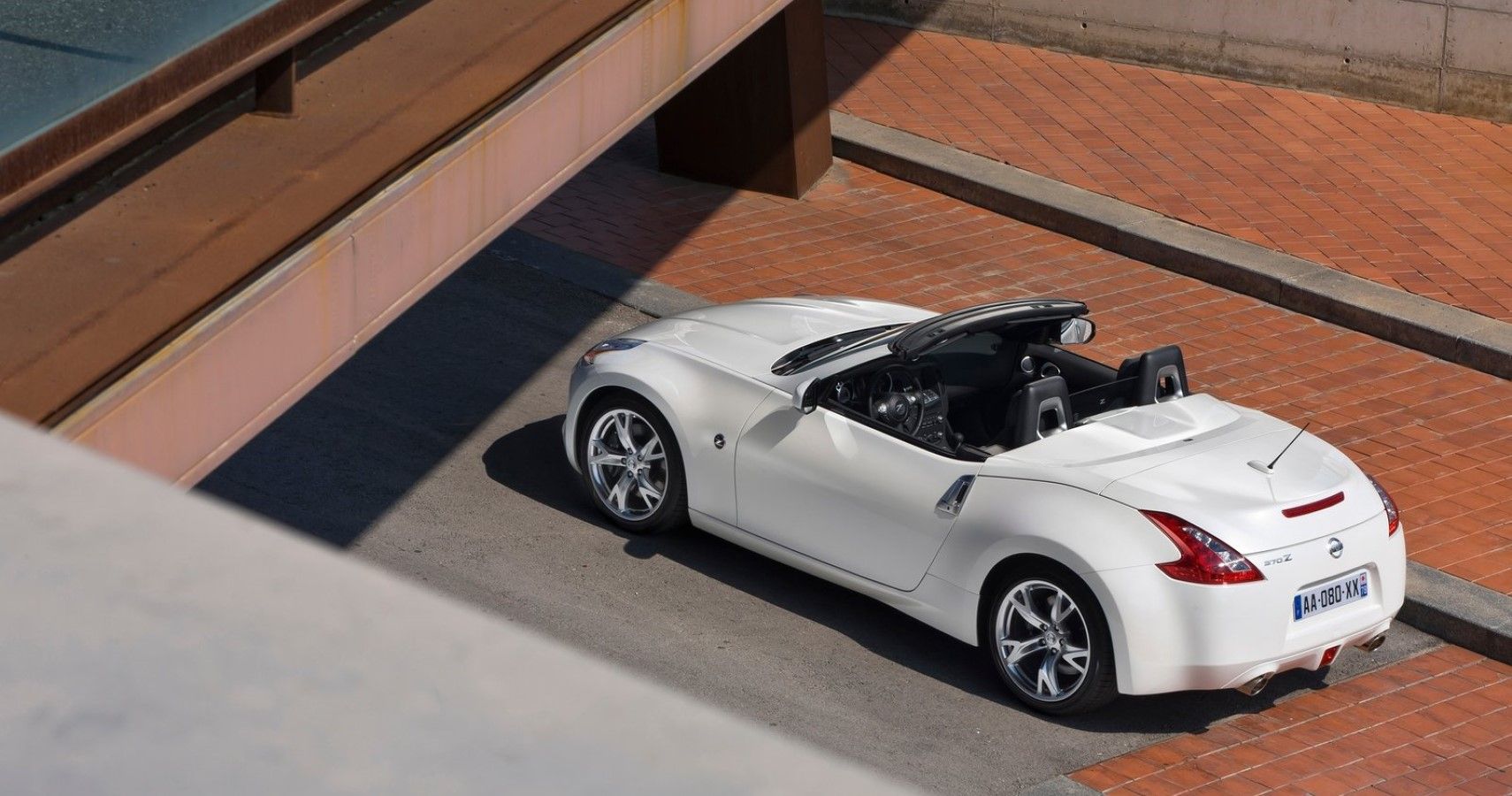 Nissan 370Z Roadster rear third quarter view