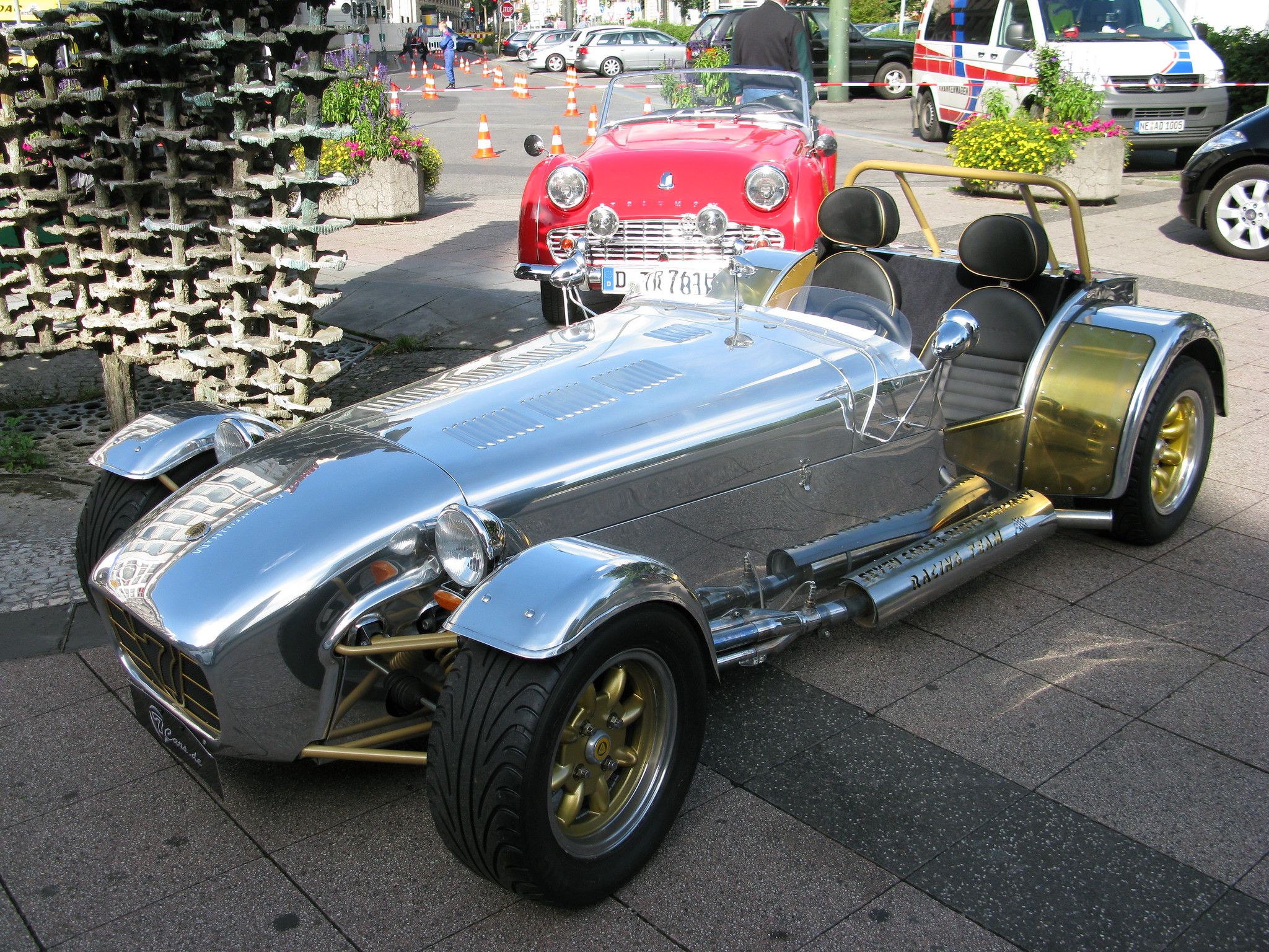Caterham R400 parked outdoors