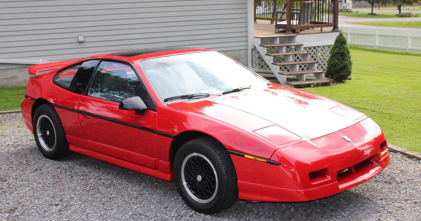 Pontiac Fiero GT - Front