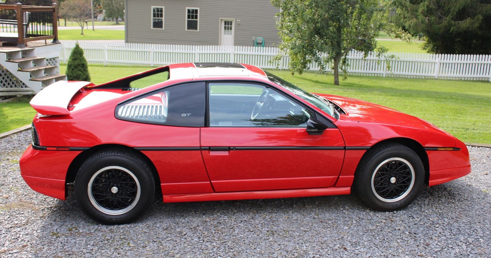 Pontiac Fiero GT - Side
