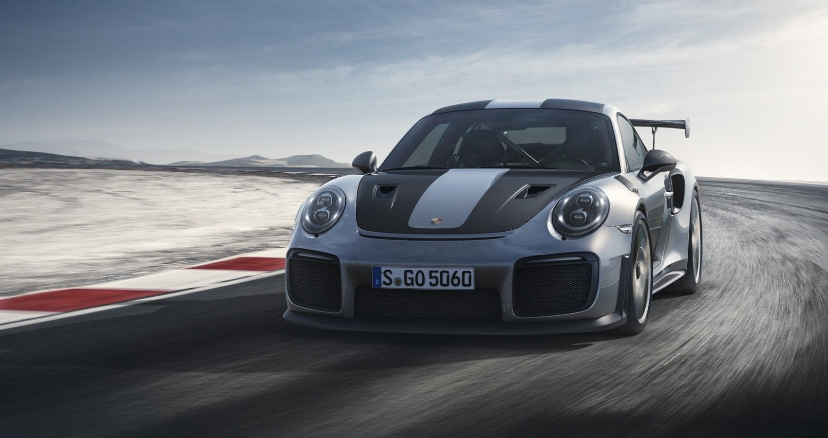 Porsche 911 GT2 RS, front on track