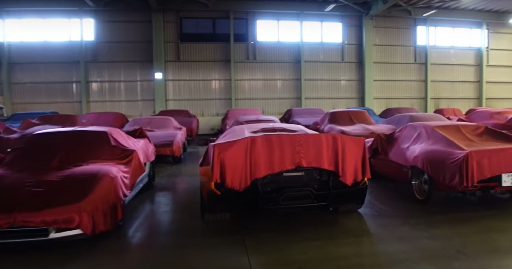 Coleção secreta de supercarros no Japão
