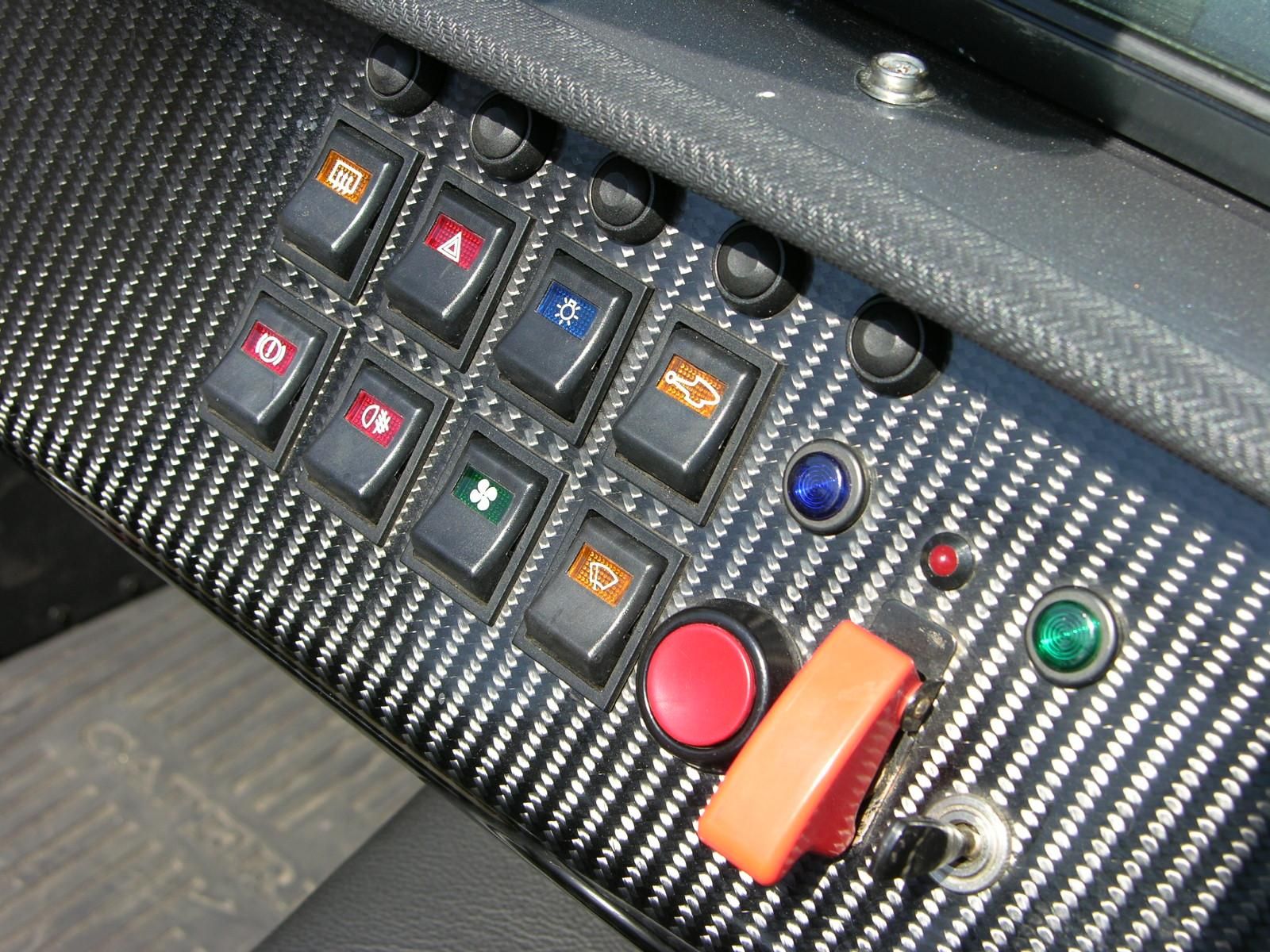 Caterham R400 switches