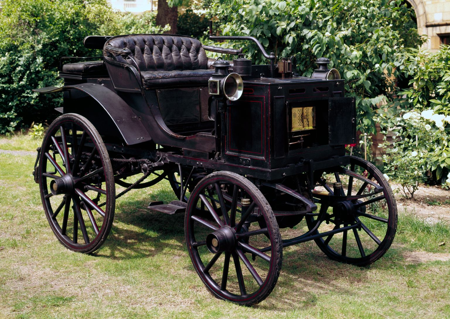 1895 Panhard et Levassor motor car