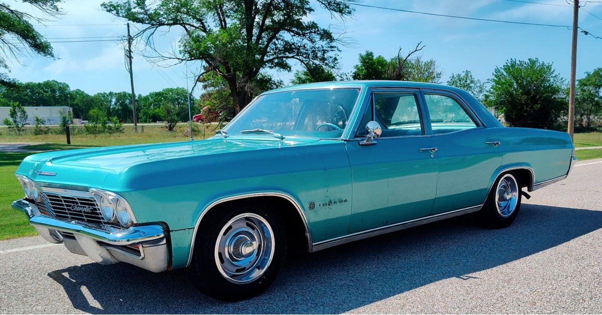 1965 Chevrolet Impala, front quarter view