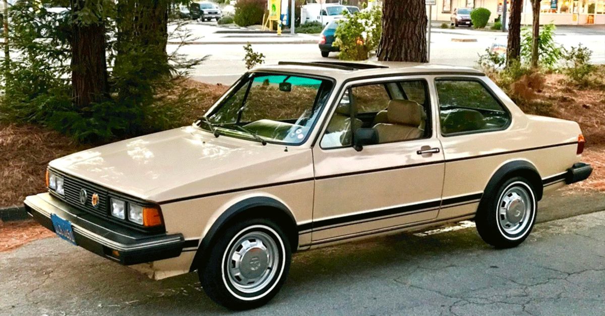 1984-Volkswagen-Jetta-(Crema)---Lado