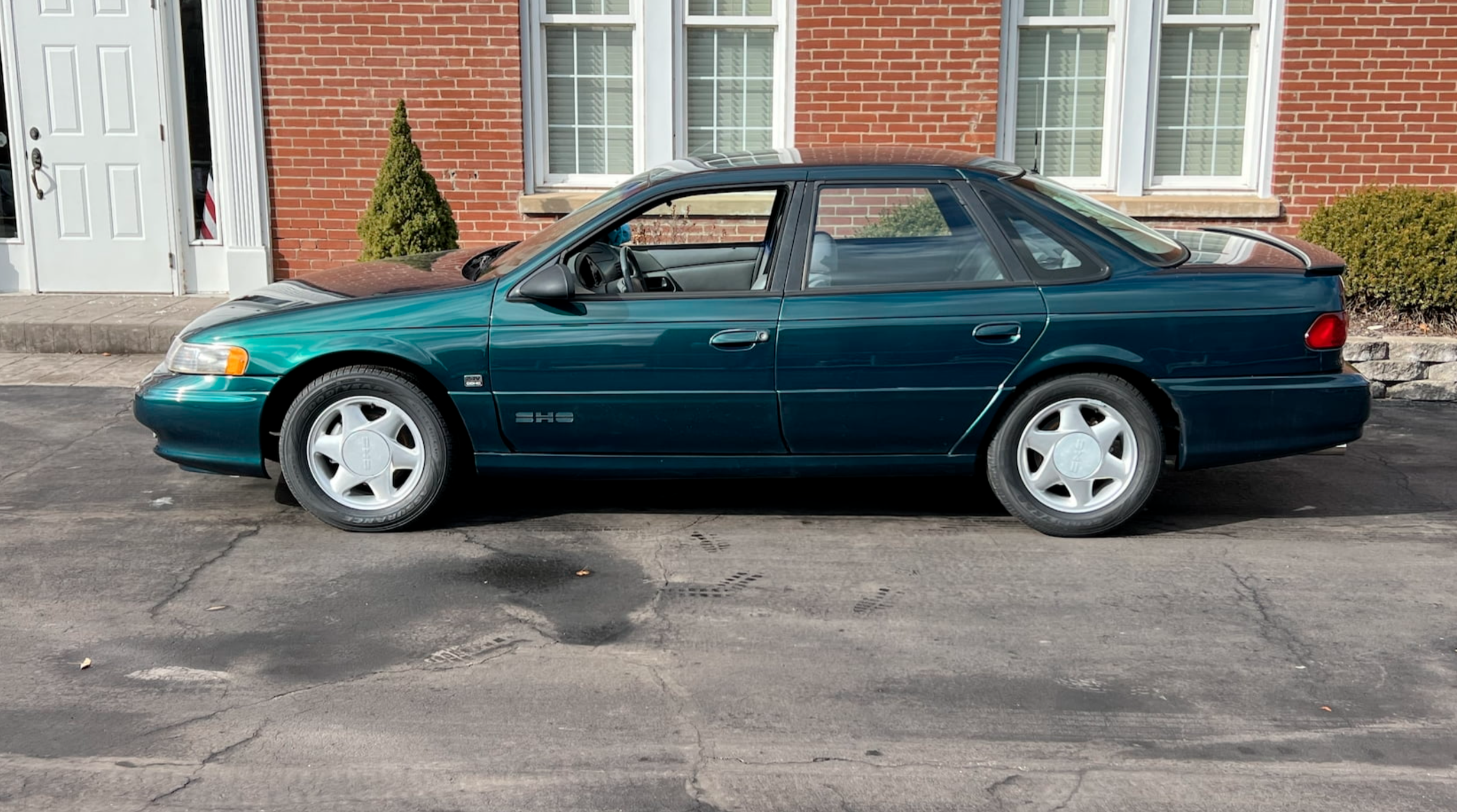 Green 1995 Ford Taurus SHO