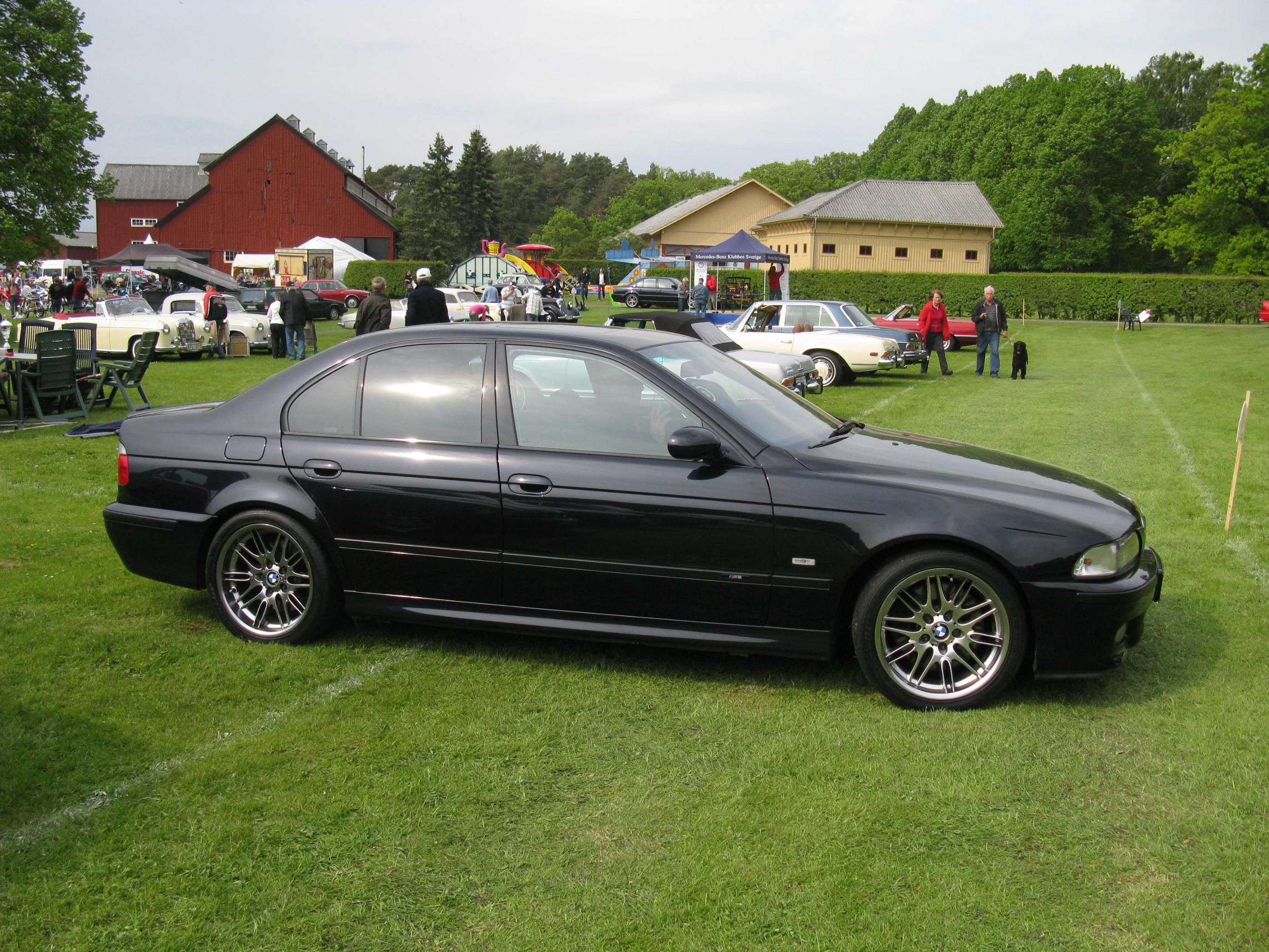 Black BMW M5 E39 at show