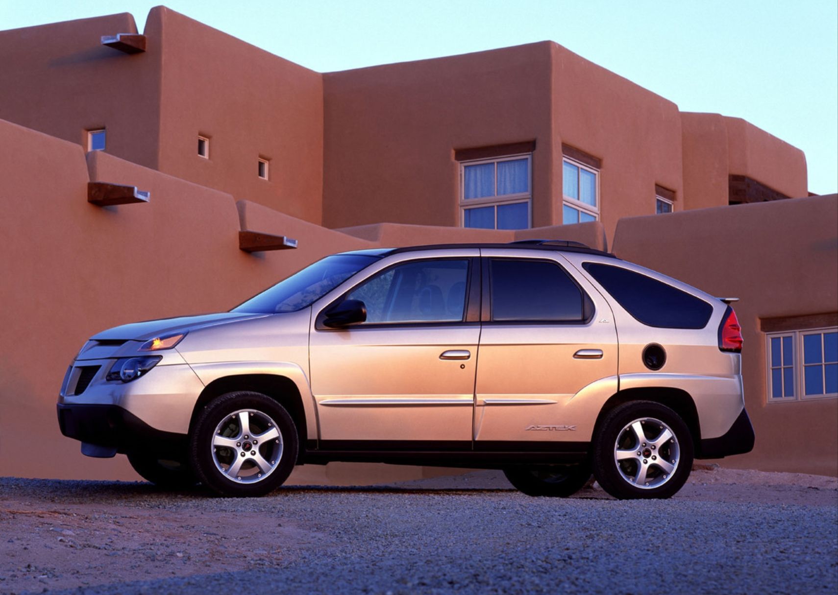 2003 Pontiac Aztek Side View-1