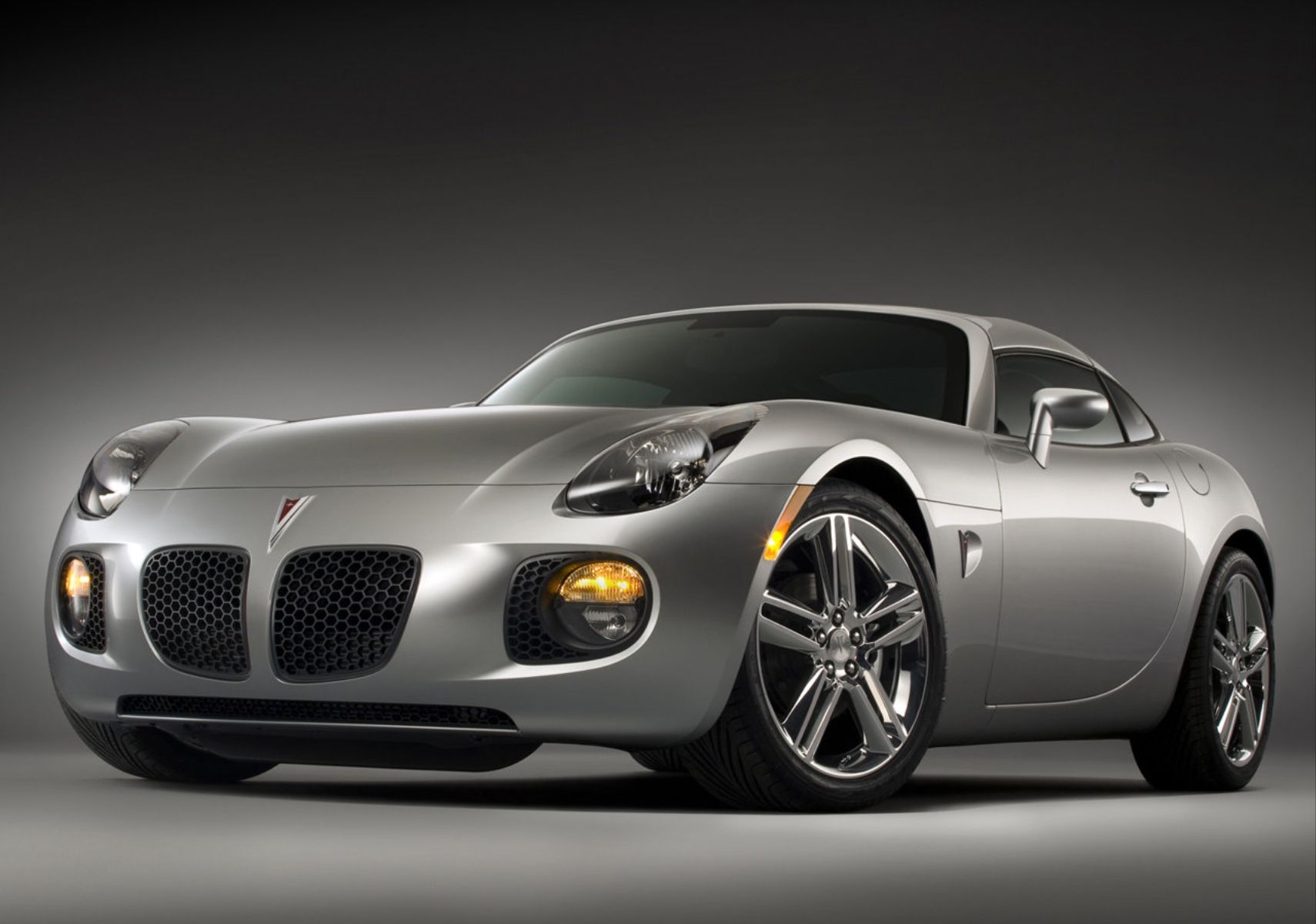 2009 Pontiac Solstice Coupe Front Quarter View