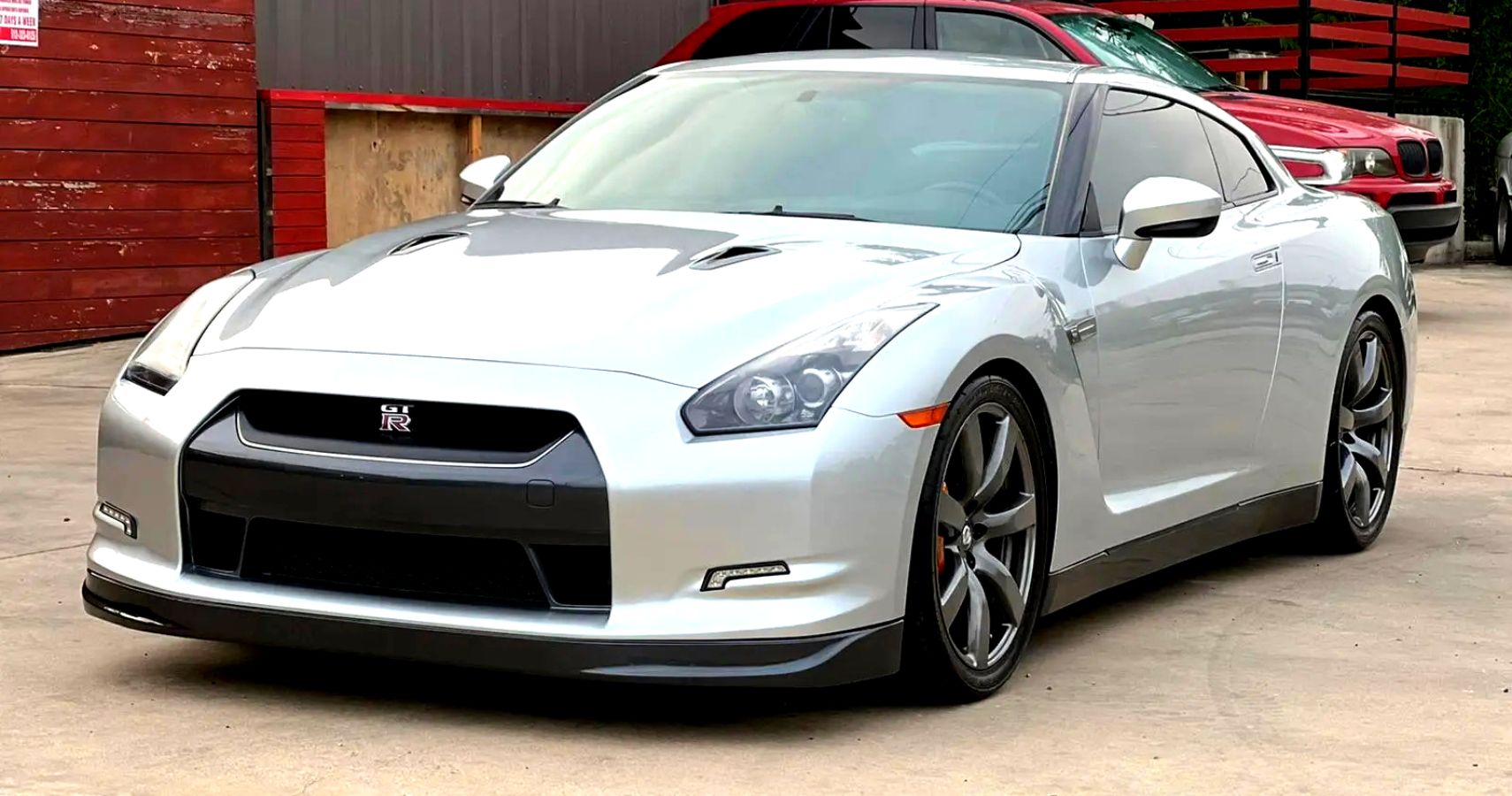 2010 Nissan GT-R Exterior Front Angle