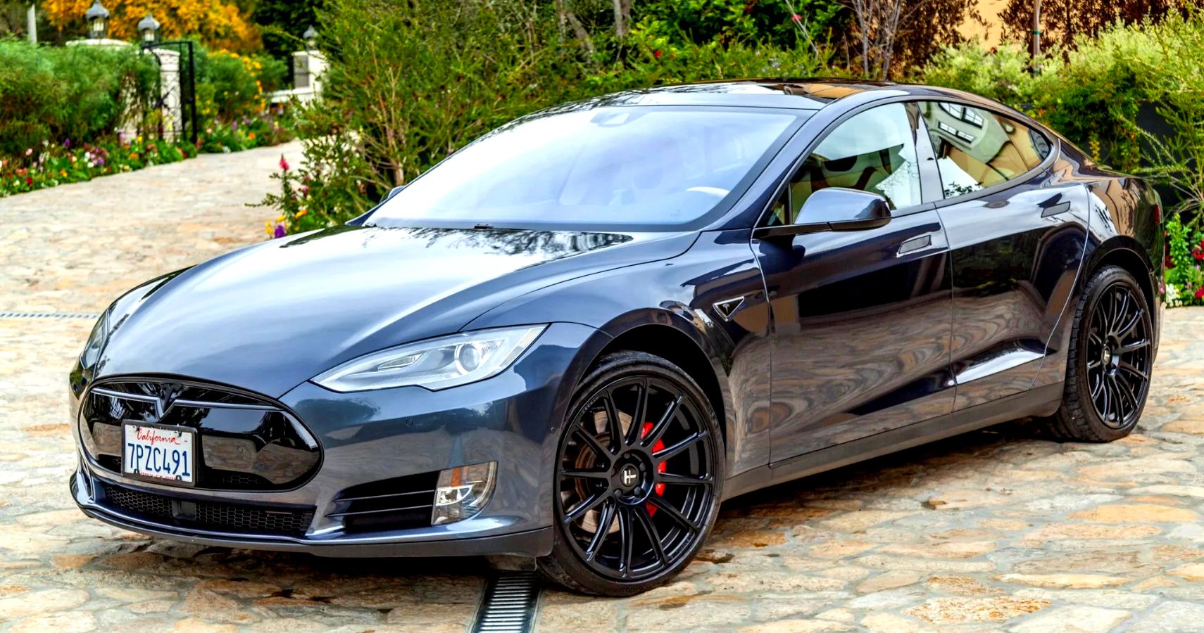 2015-tesla-model-s-p90d-exterior-front-angle