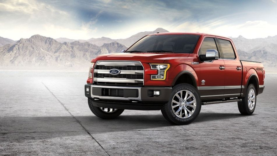 Ford F-150 vermelho 2017 em exposição