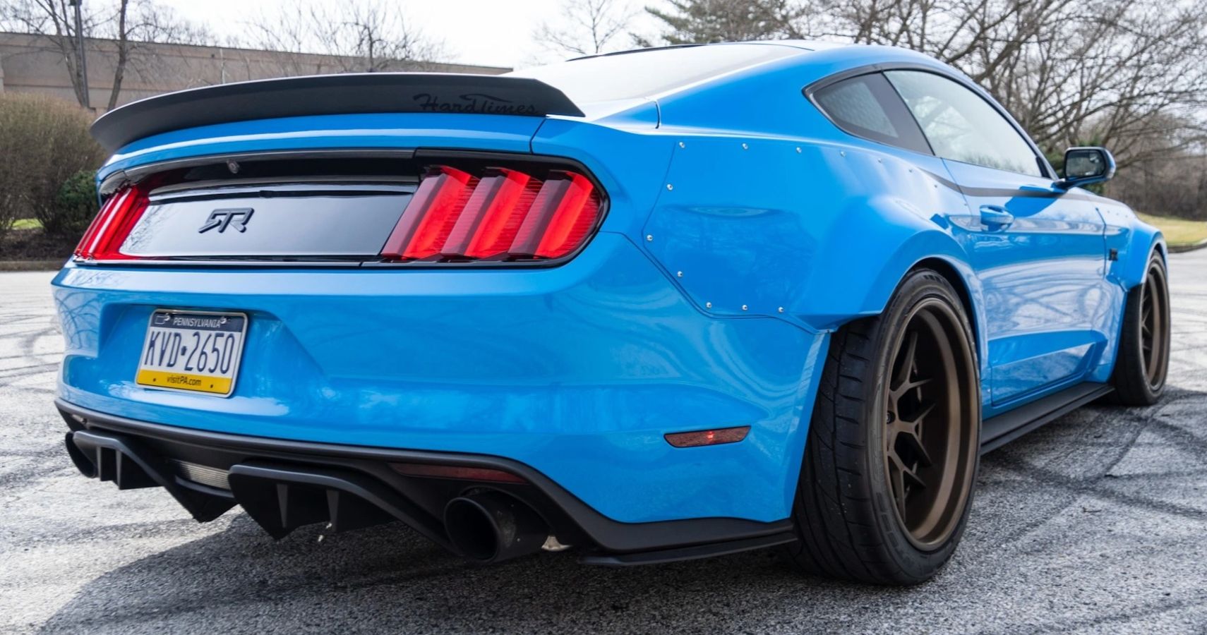 2017-ford-rtr-mustang-spec-exterior-rear-angle