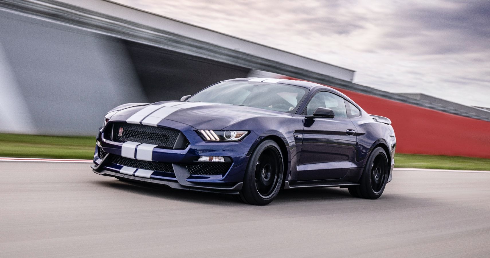 2019 Ford Mustang Shelby GT350 Blue on Track