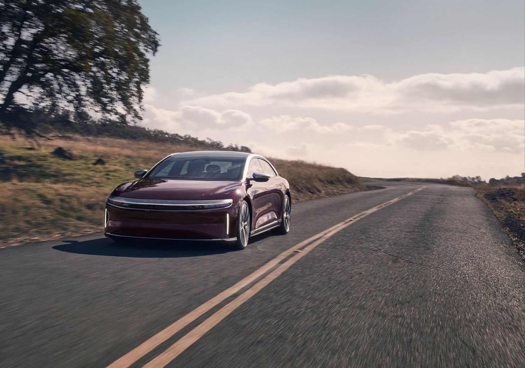 Vista frontal do Lucid Air Grand Touring 2022