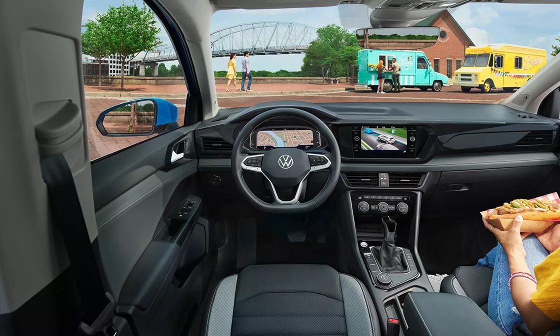 Sala de exhibición del Volkswagen Taos 2023, punto de vista del conductor