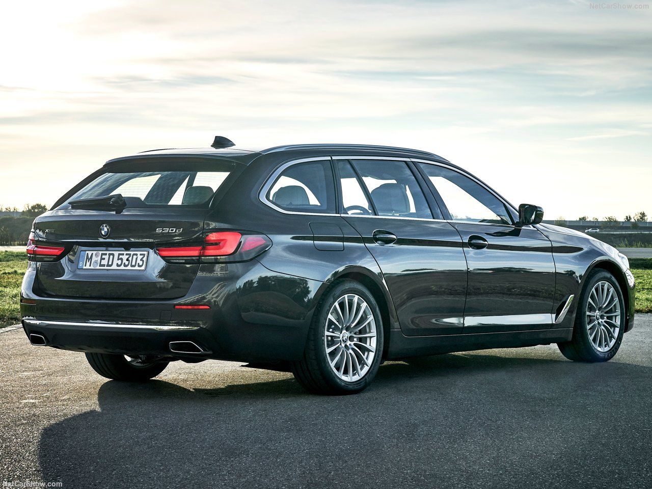 BMW-Series-5_Touring-2021-rear