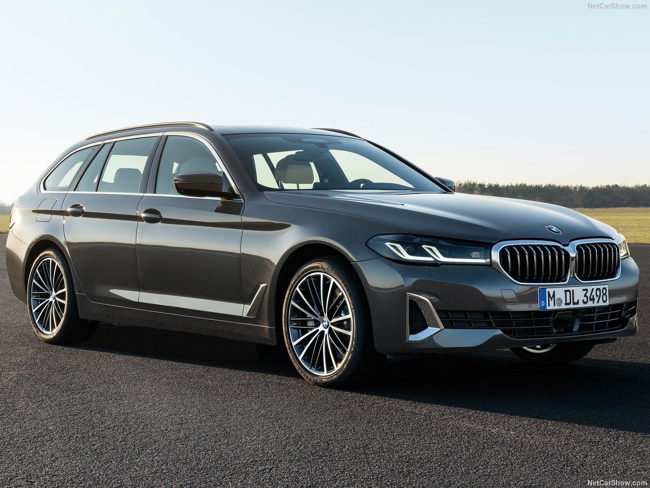 BMW-5-Series_Touring-2021-